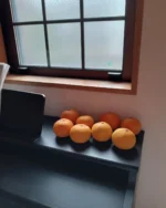 何が好きって柑橘類がとにかく好物。子供の頃、手が真っ黄色になって開業医に行ったらミカンの食べ過ぎだと言われました。今年は普段ならお手頃価格の青島ミカンも高かった。
ですから夏みかんのでさかりのこの時期は本当に嬉しい！
値段も手頃で、見かけると直ぐ買ってしまうので、今や部屋中に転がっている。
夏みかんと文旦を掛け合わせたものがスルガエレガントというらしい。
たぶん美味しいので、スルガエレガントだと思うが、もうじき終りそうで寂しい。
ちなみにわたしはニンジンと夏みかんで、キャロットラペを作ってよく食べます。美味しですよ。
#静岡市 
#鍼灸治療 
#鍼灸治療室ラピュタ
#夏みかん
#スルガエレガント